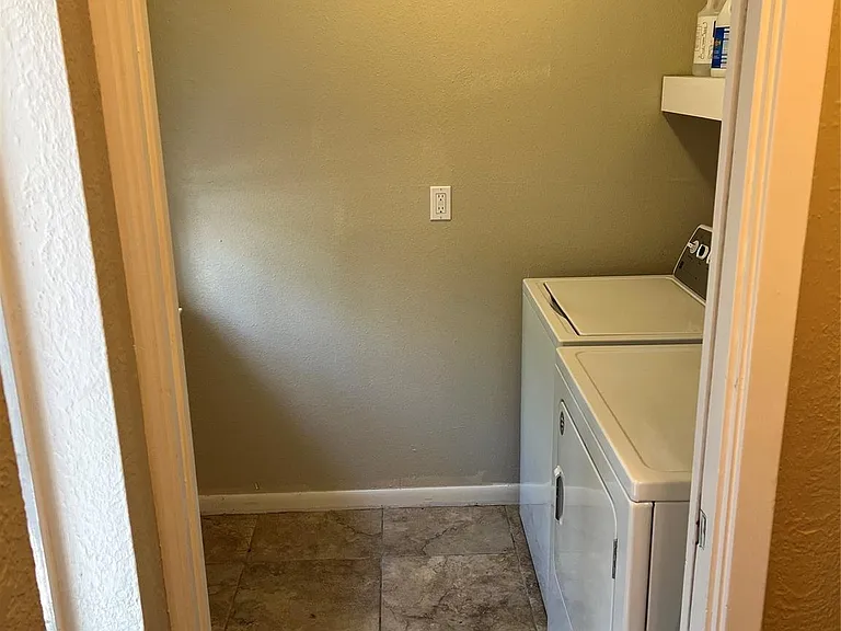 2265 W Settlers Way — Photo 2