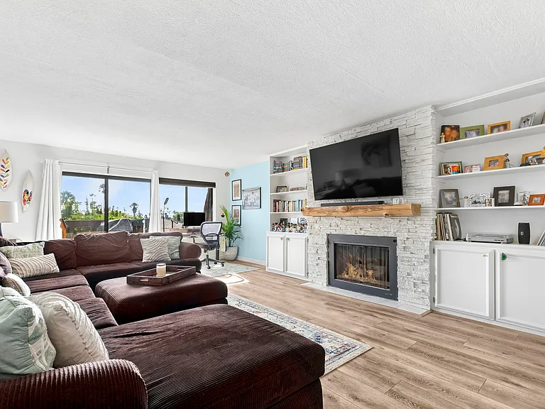4650 W Point Loma Blvd #302 — Photo 1