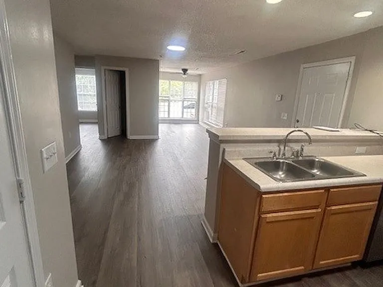 906 Howard St — Photo 22