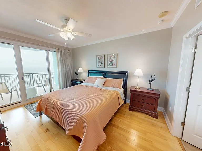 2228 Beach Dr #1002 — Photo 8