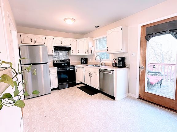 4th image of 6 Wales Ct