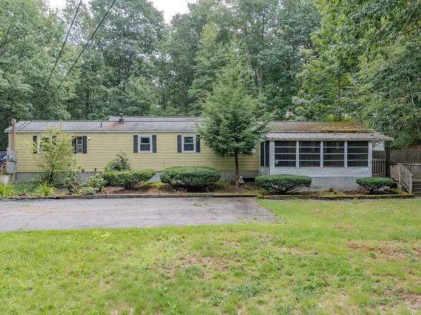 169 Calef Highway, Lee, NH 03861