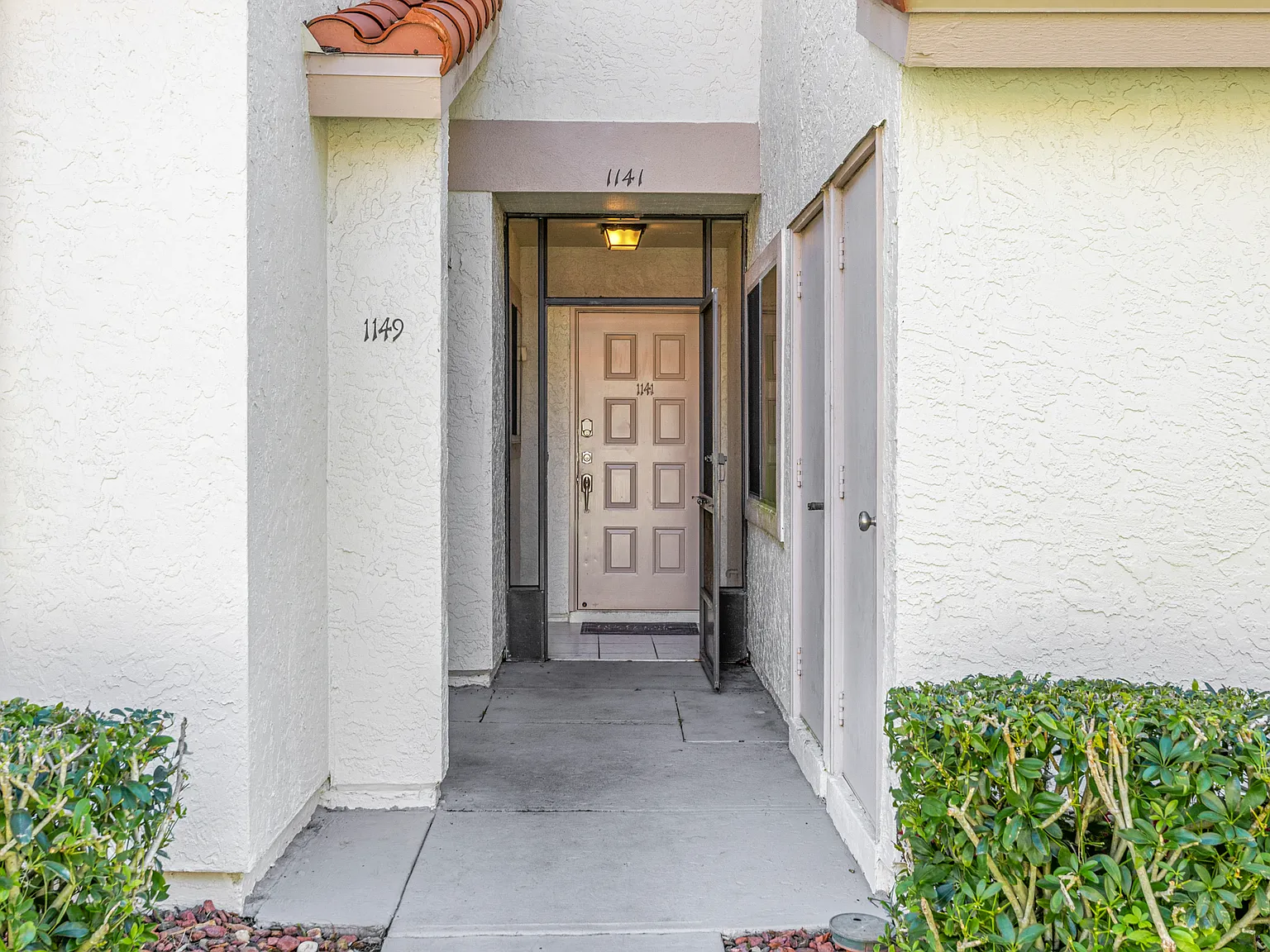 2 bed, 935 sqft, $2,200 — Photo 2