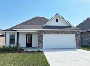 136 Bon Ami Dr, Freeport, FL 32439