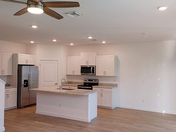 3rd image of 2810 NE Breezeway Cir