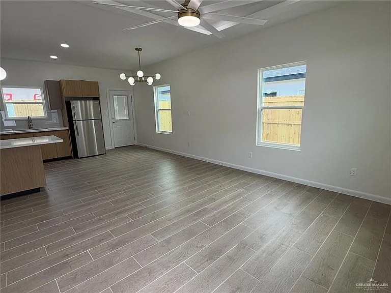 1302 Rosewood Ln #2 — Photo 2