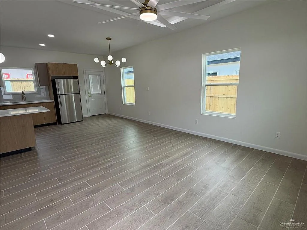 Building Photo - 1302 Rosewood Ln #4