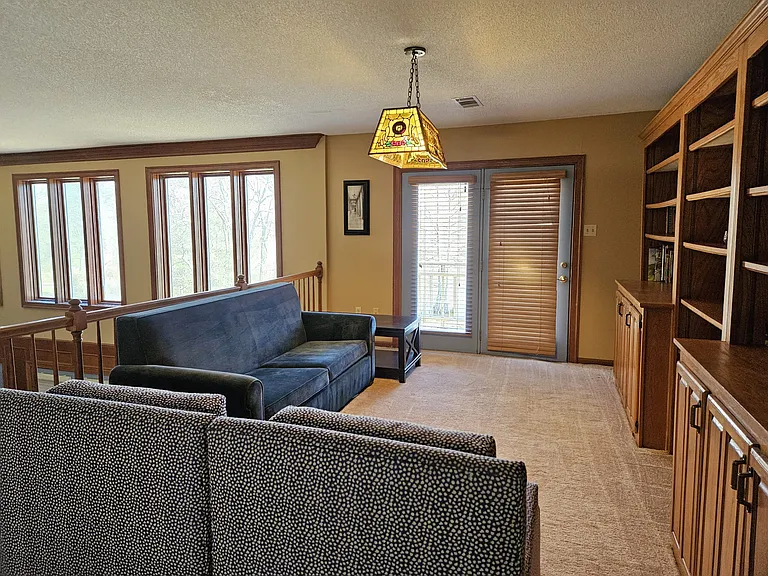 8220 Hunters Creek Dr — Photo 7