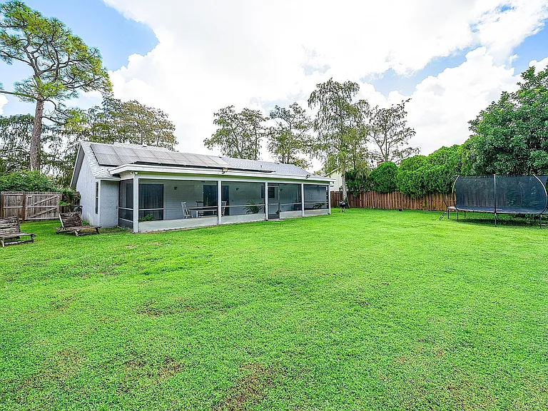 1252 Raintree Ln — Photo 32
