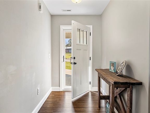 4th image of 210 Oxmoor Dr