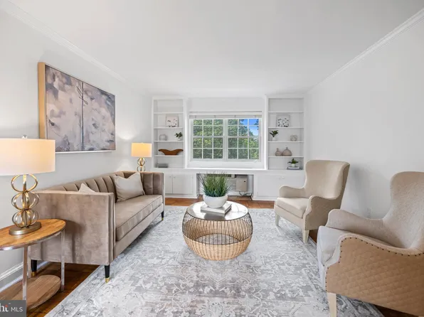 1718 W Abingdon Dr APT 302, Alexandria, VA 22314