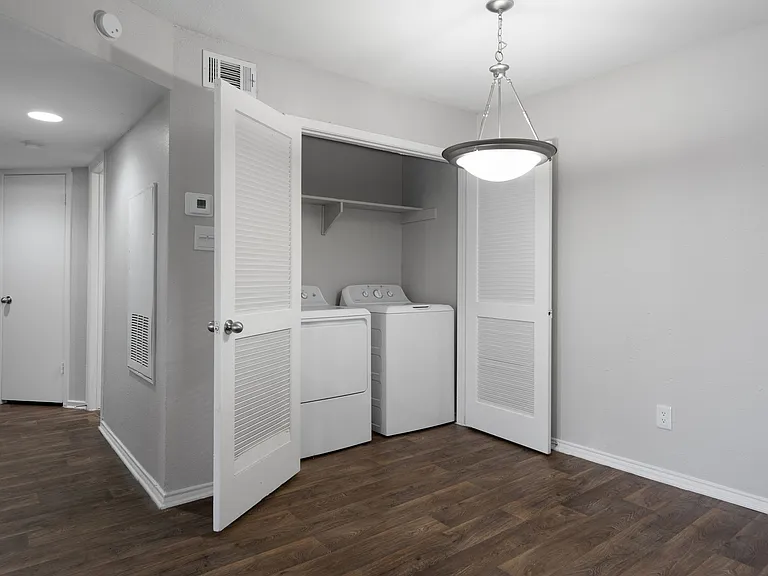 502 W Longspur Blvd — Photo 43