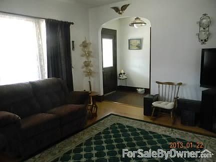 Living Room
						:
						Beautiful hardwood floors and woodwork.