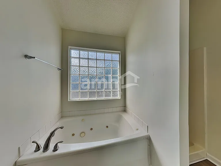 604 Lake Lennox Dr — Photo 13