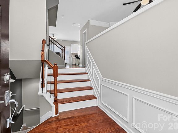 4th image of 1060 Drayton Ct