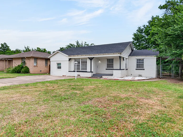3208 N Roff Ave — Photo 2