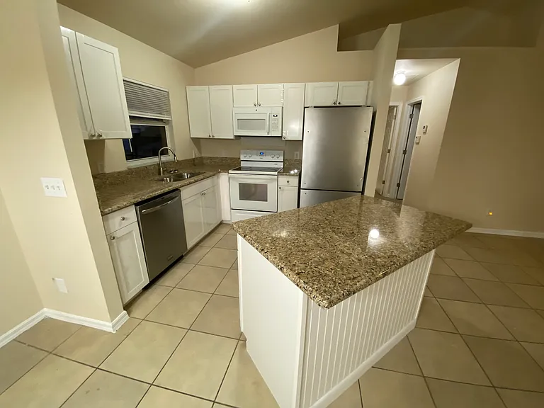129 Zenith Cir — Photo 10