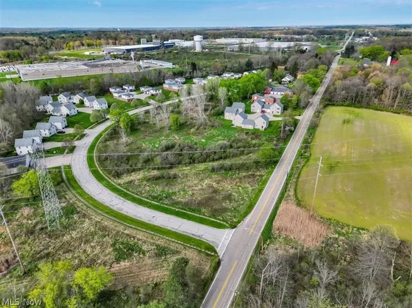 Lovers Ln, Ravenna, OH 44266