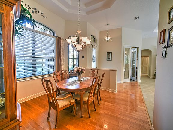 3rd image of 1029 Hampstead Ln