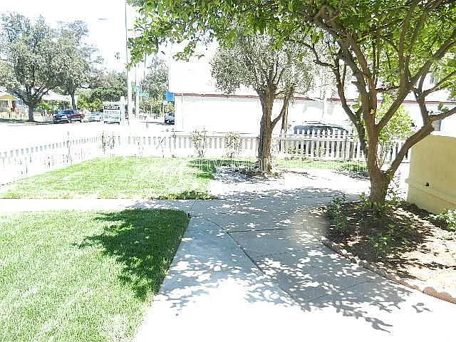1250 E Villa St — Photo 15