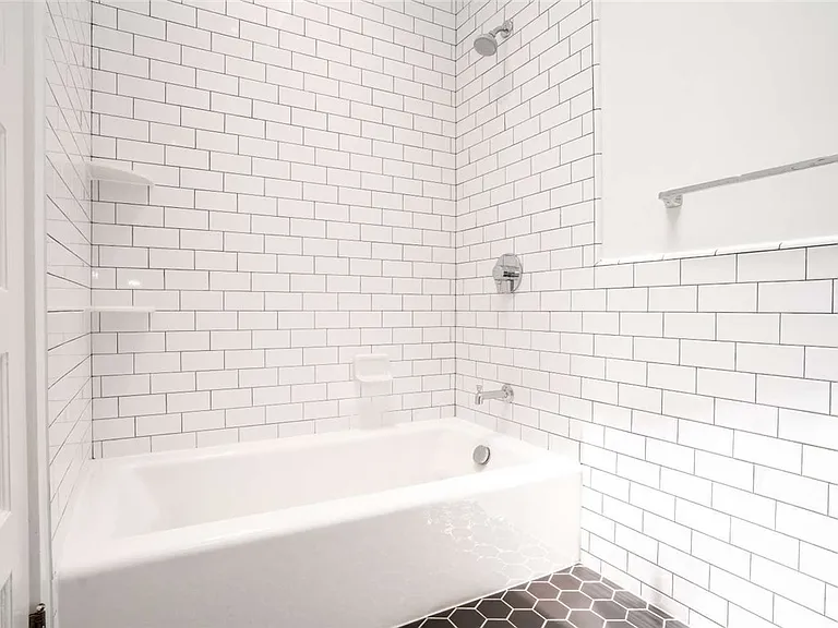 5049 Mount Royal Dr — Photo 18