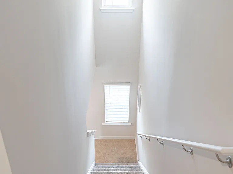 207 Maddox Dr — Photo 13