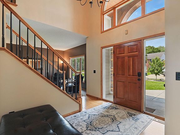 2nd image of 121 Wexford Heights Dr
