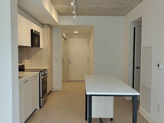 3rd image of 65 Mutual St #1607