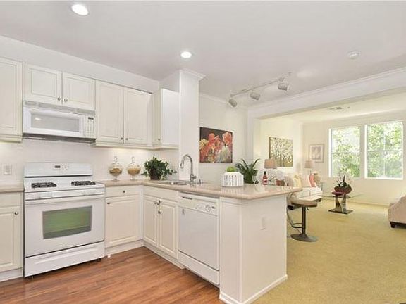3rd image of 2204 Watermarke Pl #2204