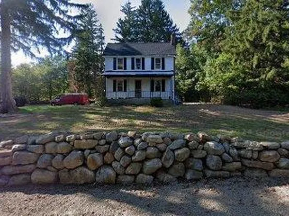 372 Lake Minsi Dr, Bangor, PA 18013