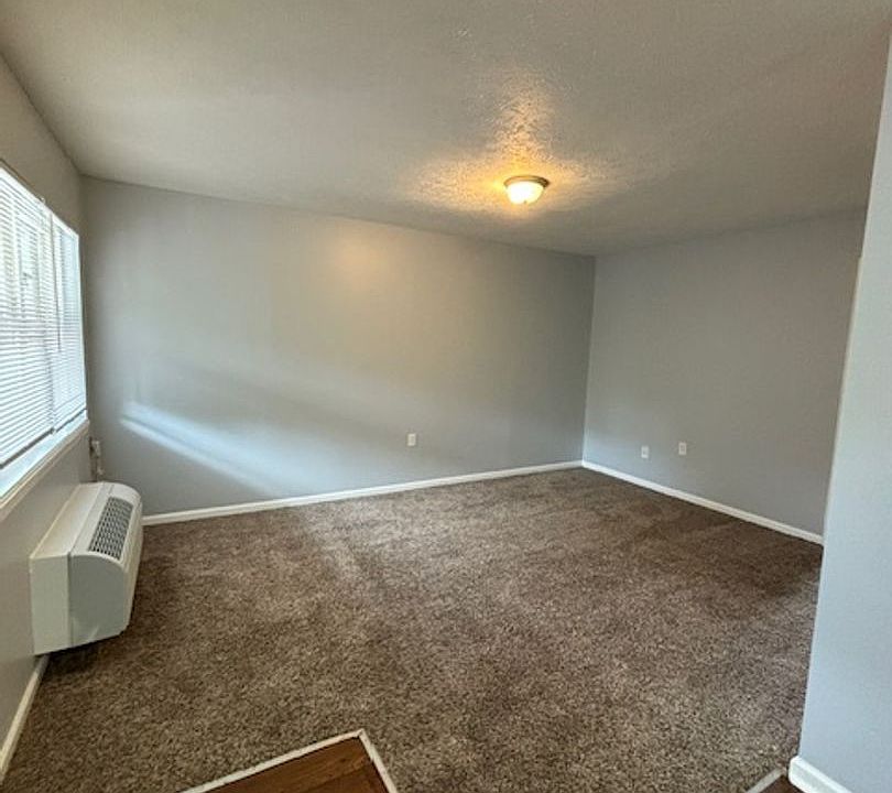 1st image of 437 Woodcreek Dr #23