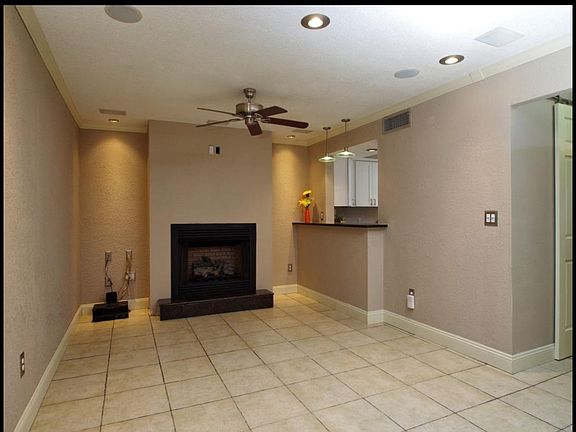 Gas fireplace