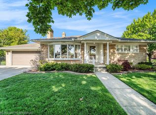 20915 Lakeland Ct, Saint Clair Shores, MI 48081
