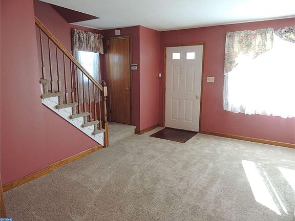 3rd image of 256 Locust Ave