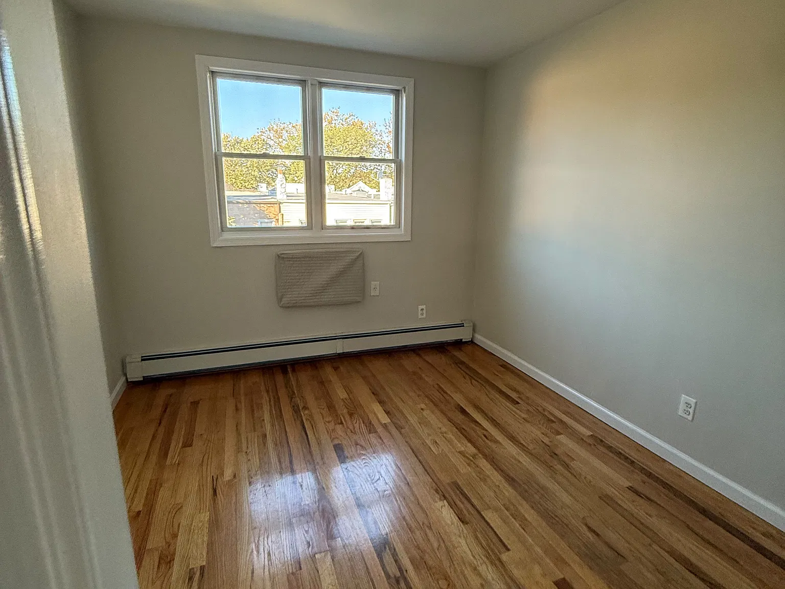 3 bed, 1040 sqft, $3,200 — Photo 4