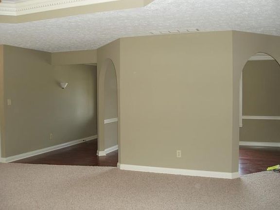 4th image of 550 N Shakespeare Dr