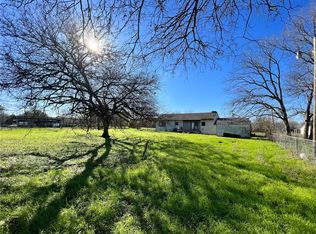 416 S 5th St, Lott, TX 76656