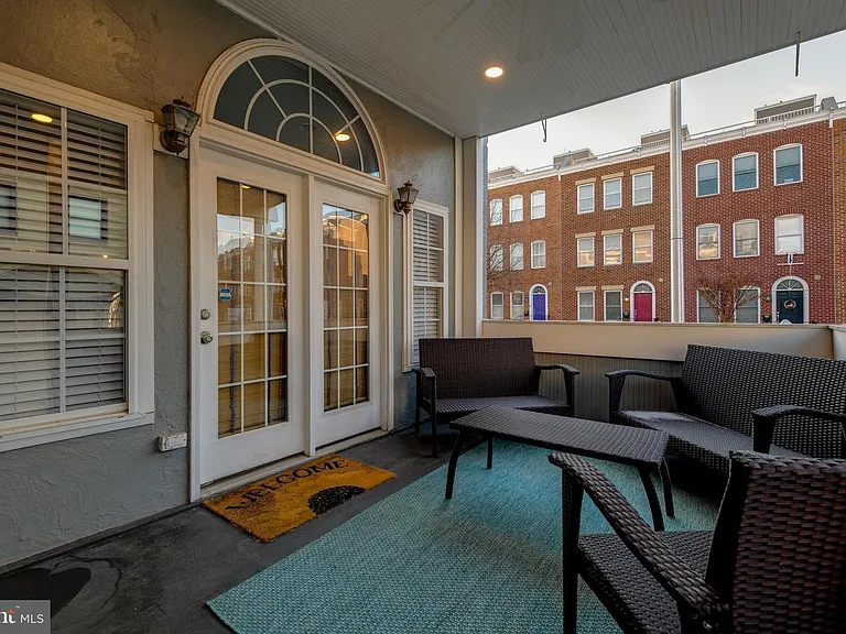 142 W Clement St — Photo 43