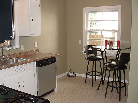 Eat-in Kitchen