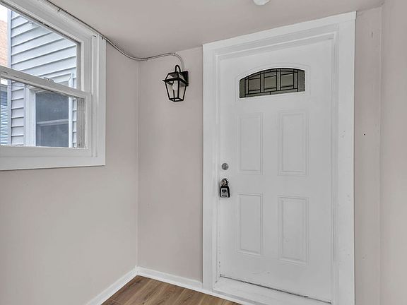 4th image of 2408 Jules St