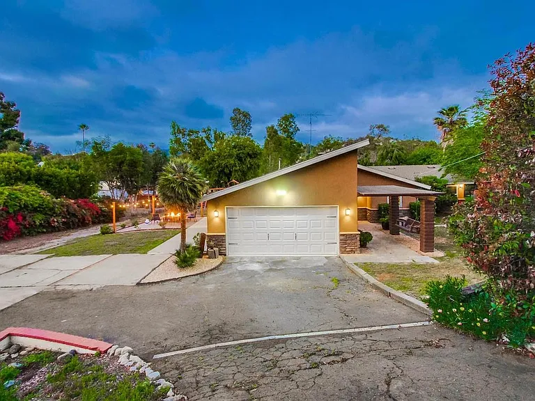 1566 La Vine Ln — Photo 2