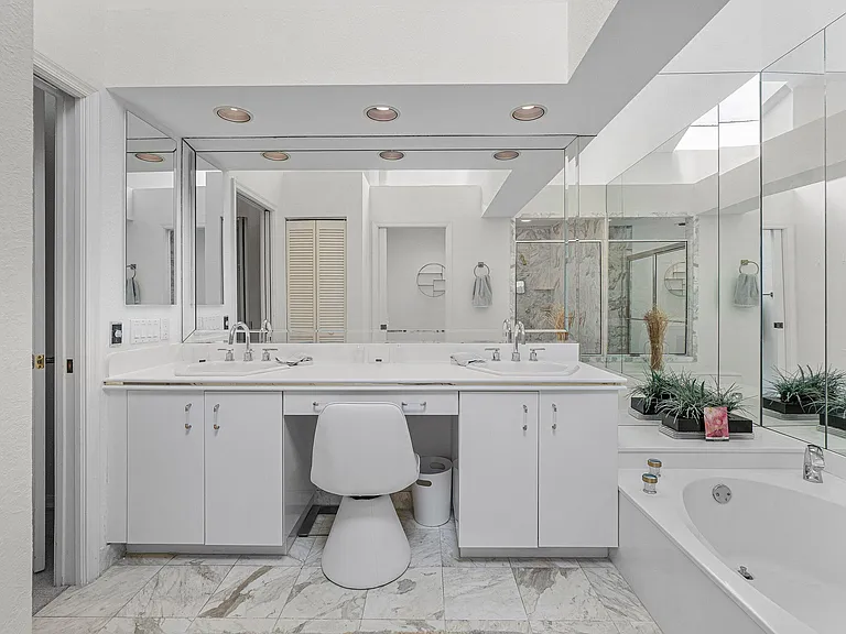 17099 Ryton Ln — Photo 17