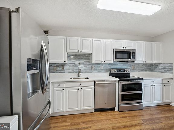 5th image of 309 Yoakum Pkwy APT 1118