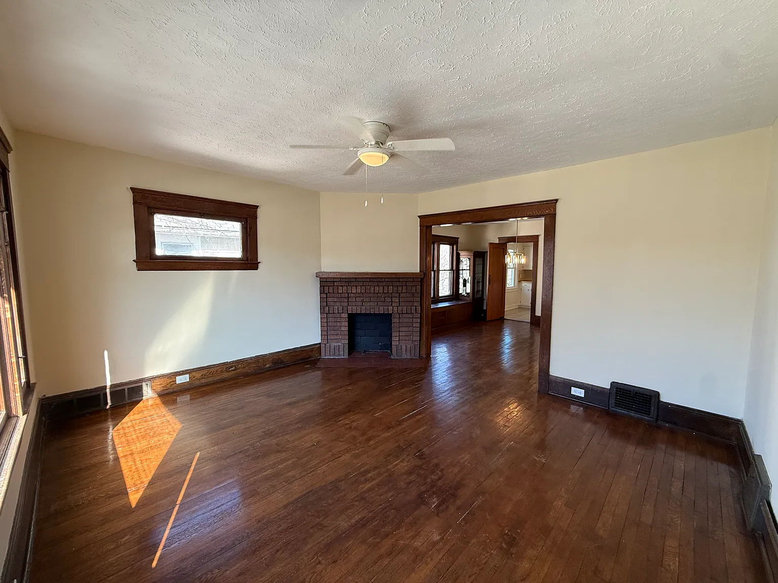 2 bed, 1300 sqft, $1,400 — Photo 4