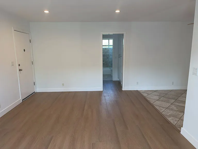 735 N Sycamore Ave #18 — Photo 5