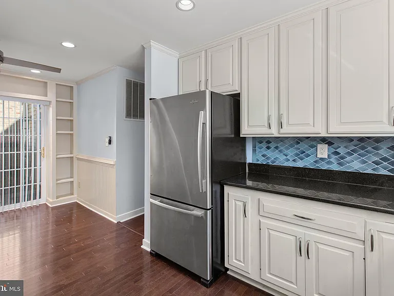 1011 Charles St #C — Photo 12