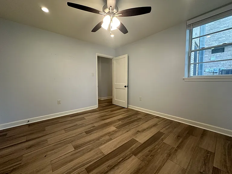 Louisiana Terrace — Photo 31