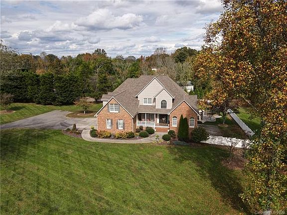 2nd image of 2761 Brushy Mountain Rd