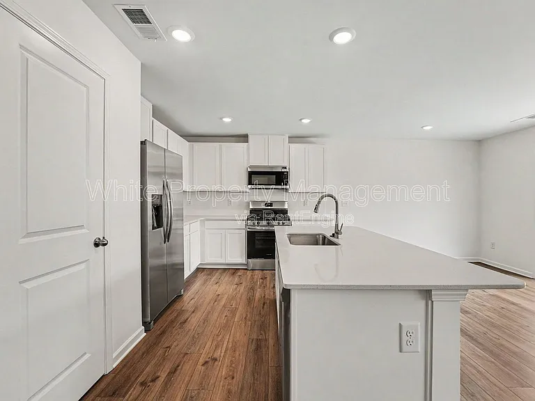 368 W 18th St — Photo 9