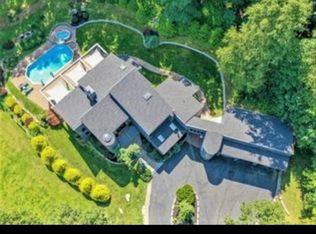 16 Perona Rd, Andover, NJ 07821